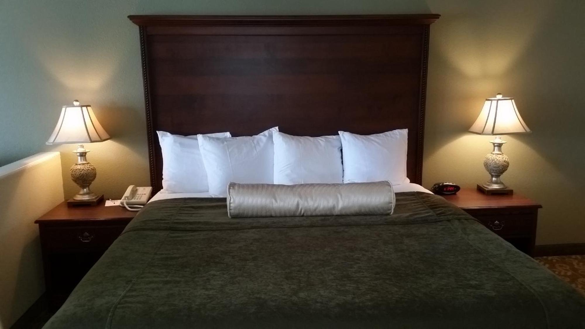 Best Western Salbasgeon Inn & Suites Reedsport Room photo